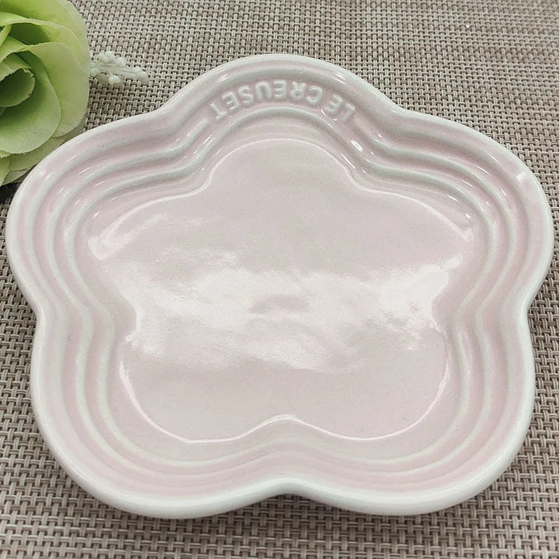 Hign-concerned Plum Blossom Ceramic Plate Flower Shaped