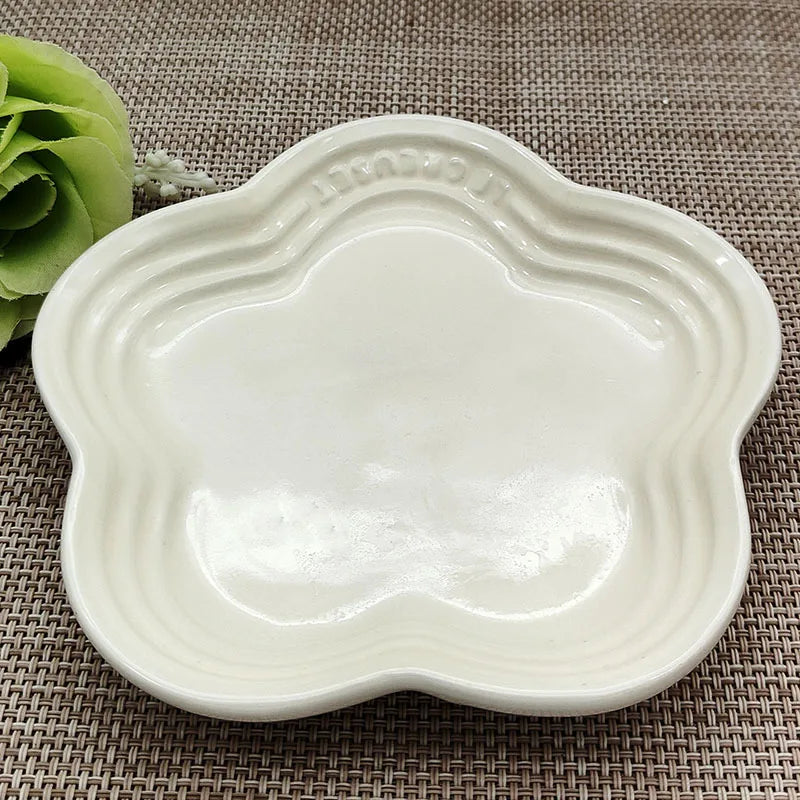Hign-concerned Plum Blossom Ceramic Plate Flower Shaped