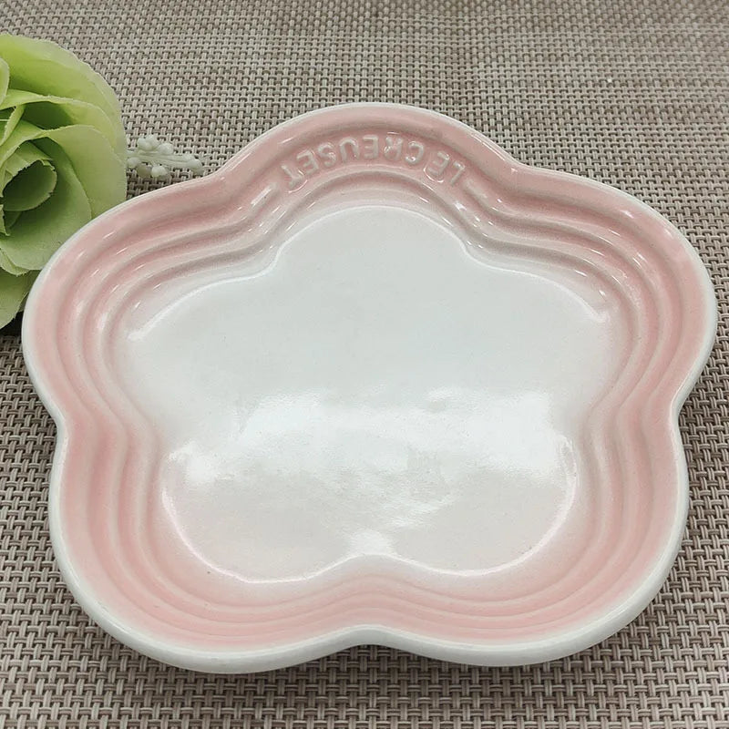 Hign-concerned Plum Blossom Ceramic Plate Flower Shaped
