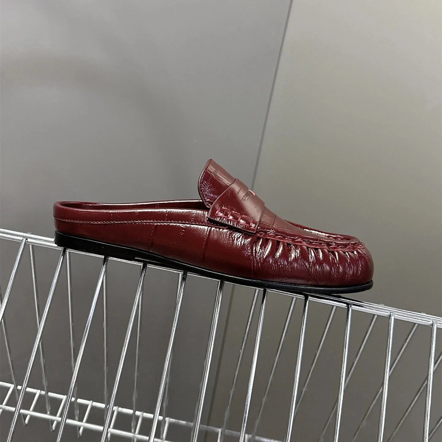 Guansiyao Women Leather Mules Slippers Round Toe Casual