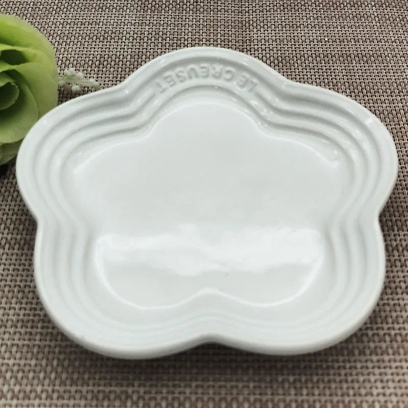 Hign-concerned Plum Blossom Ceramic Plate Flower Shaped