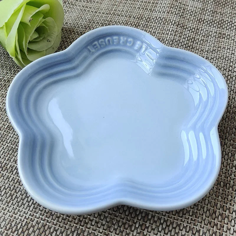 Hign-concerned Plum Blossom Ceramic Plate Flower Shaped