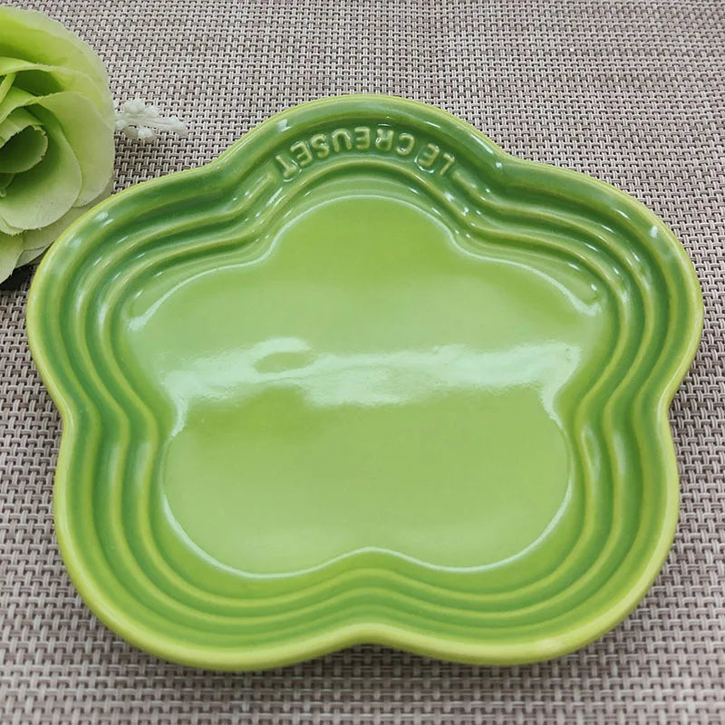 Hign-concerned Plum Blossom Ceramic Plate Flower Shaped