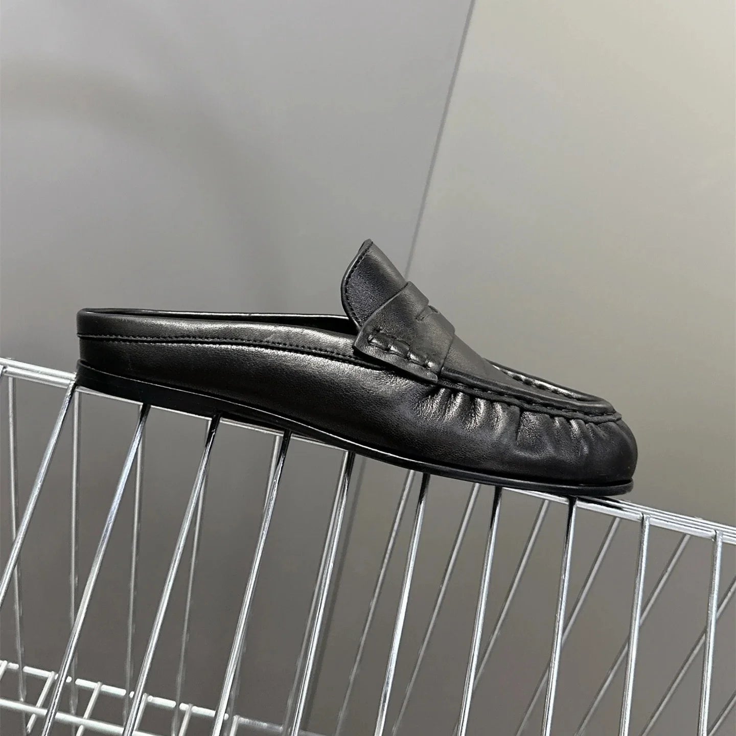 Guansiyao Women Leather Mules Slippers Round Toe Casual