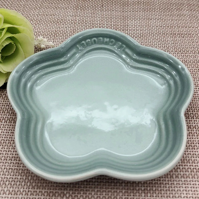 Hign-concerned Plum Blossom Ceramic Plate Flower Shaped
