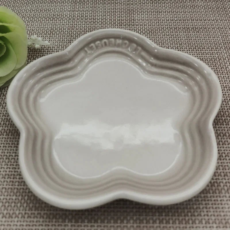 Hign-concerned Plum Blossom Ceramic Plate Flower Shaped