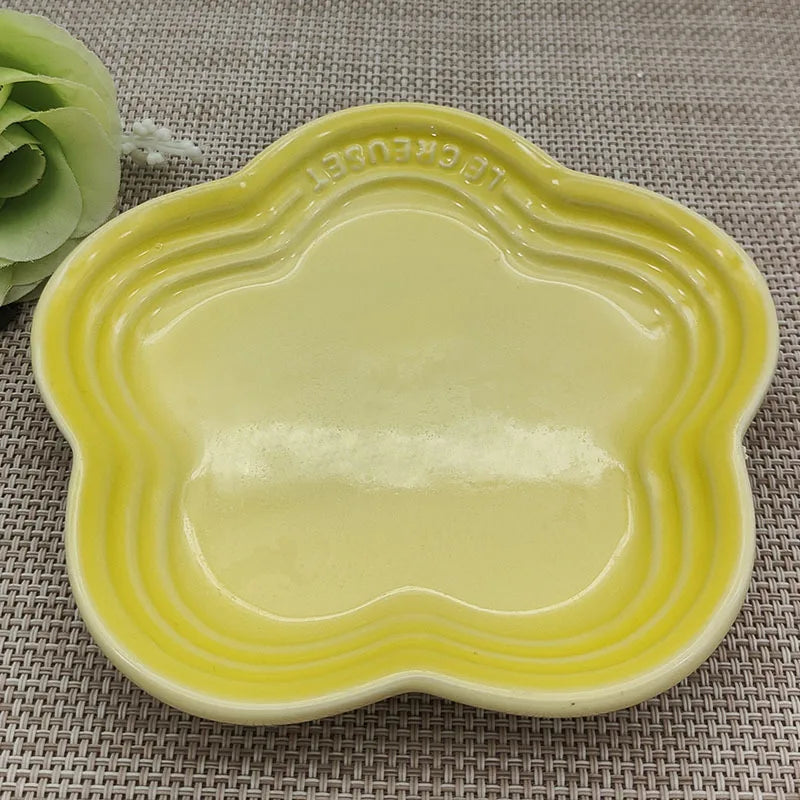 Hign-concerned Plum Blossom Ceramic Plate Flower Shaped