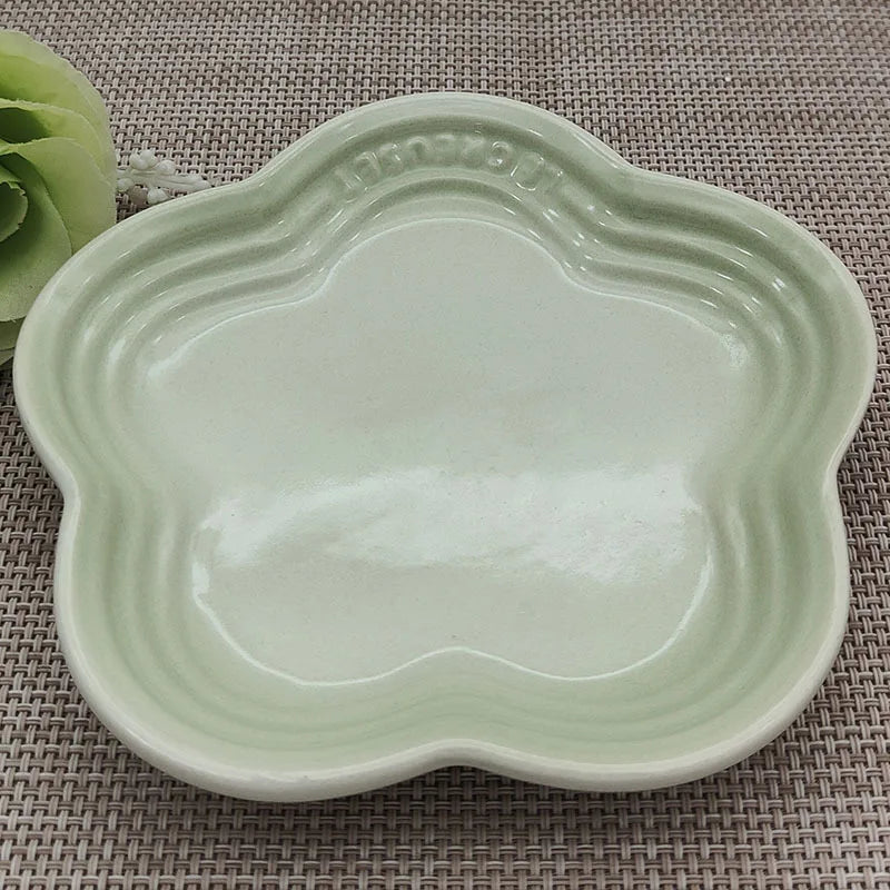 Hign-concerned Plum Blossom Ceramic Plate Flower Shaped