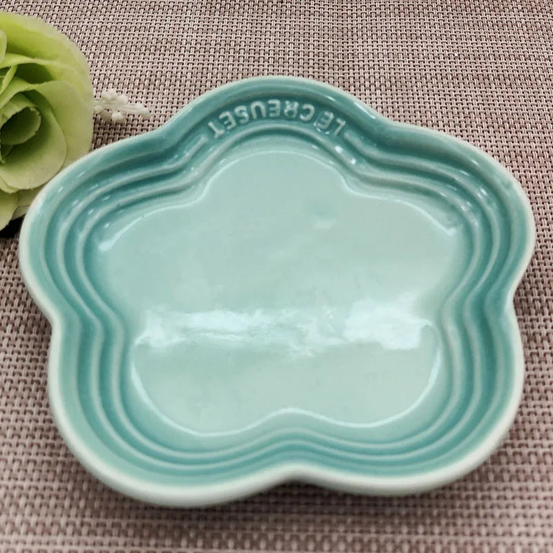 Hign-concerned Plum Blossom Ceramic Plate Flower Shaped