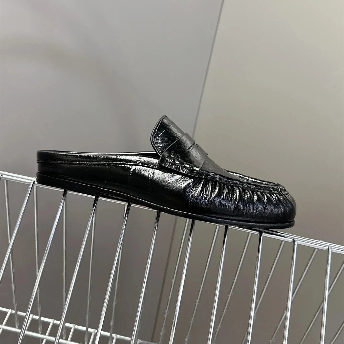 Guansiyao Women Leather Mules Slippers Round Toe Casual
