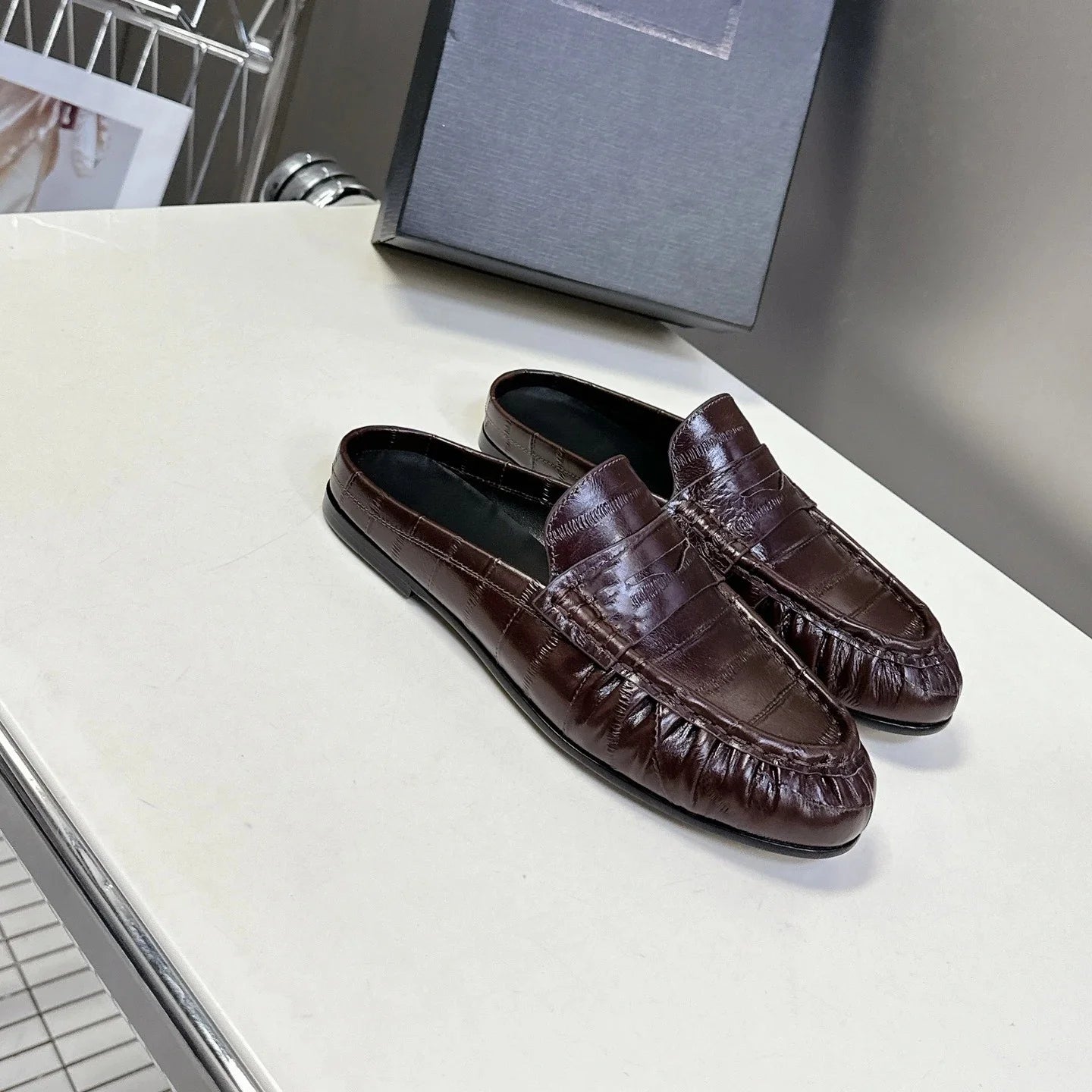 Guansiyao Women Leather Mules Slippers Round Toe Casual