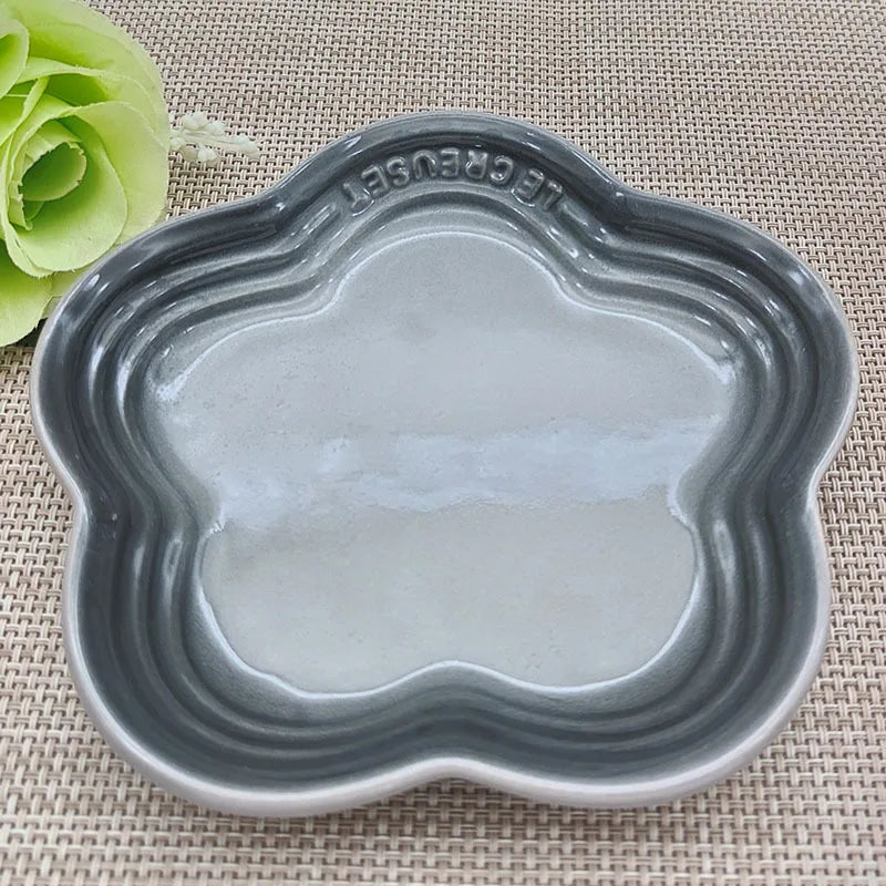 Hign-concerned Plum Blossom Ceramic Plate Flower Shaped
